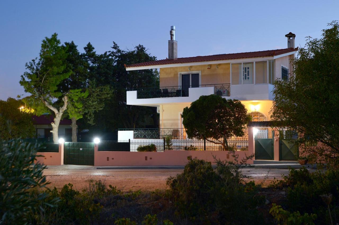 Domelia'S Luxury Apartments Near Airport & Beach Артемида Екстериор снимка