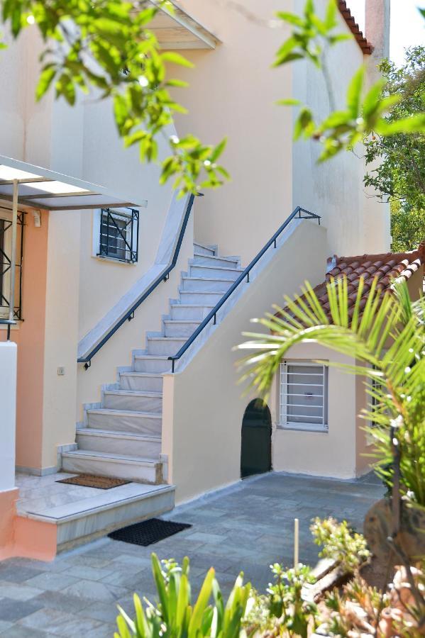 Domelia'S Luxury Apartments Near Airport & Beach Артемида Екстериор снимка