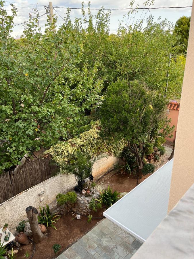Domelia'S Luxury Apartments Near Airport & Beach Артемида Екстериор снимка