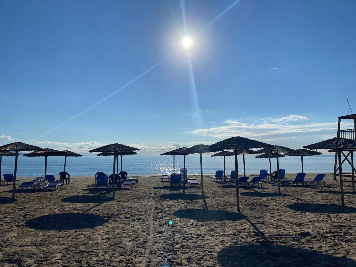 Domelia'S Luxury Apartments Near Airport & Beach Артемида Екстериор снимка