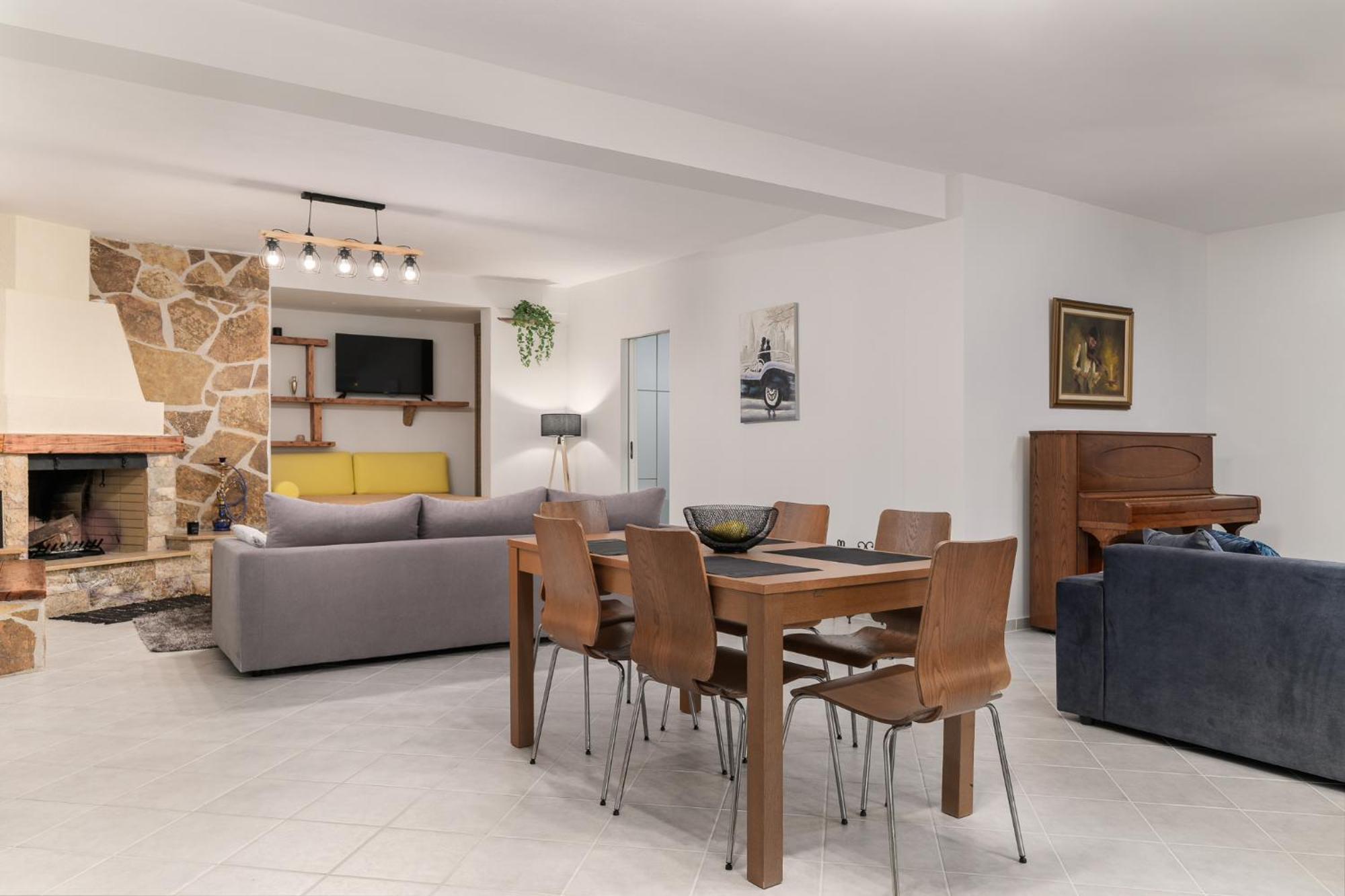 Domelia'S Luxury Apartments Near Airport & Beach Артемида Екстериор снимка