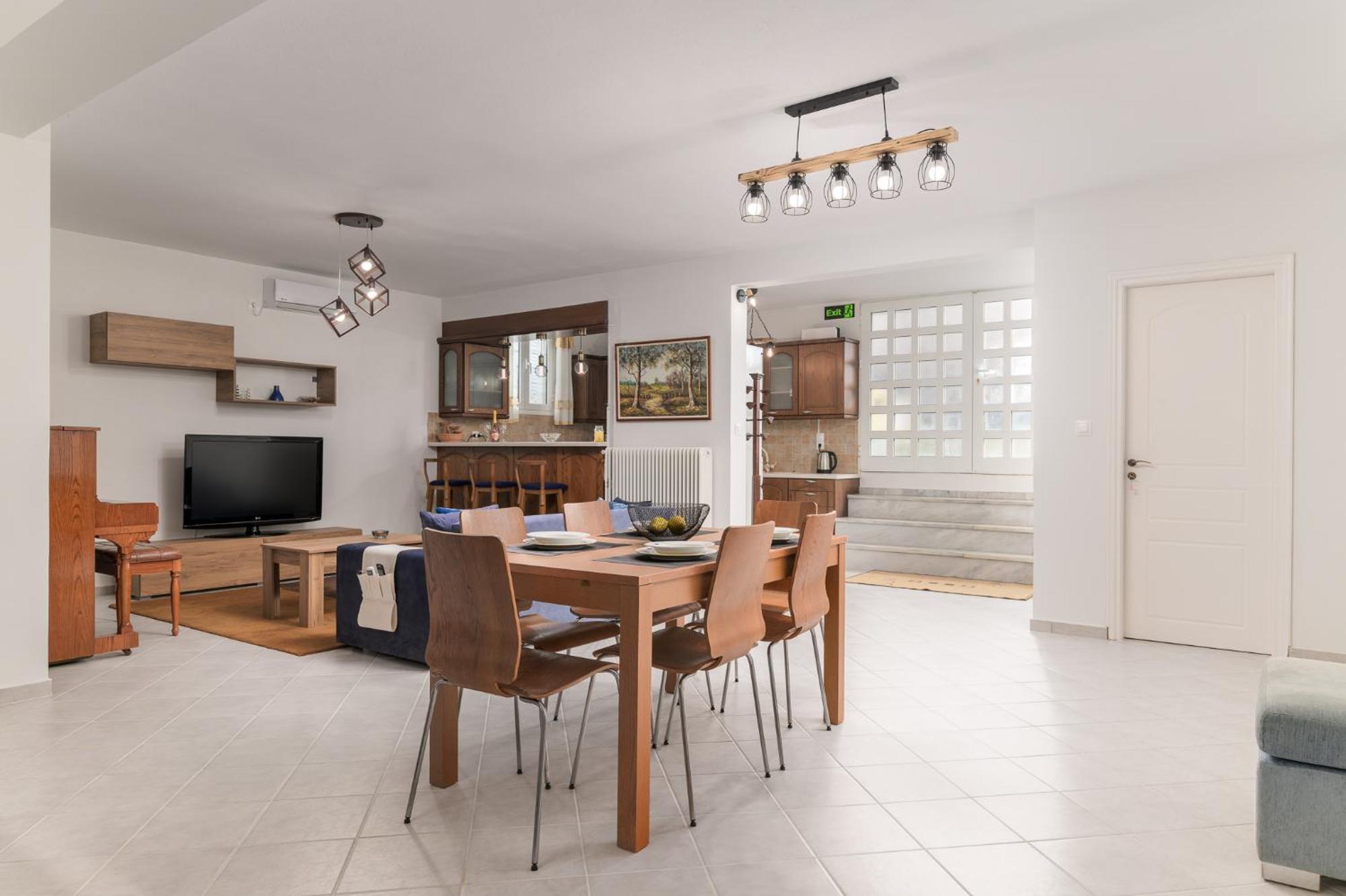 Domelia'S Luxury Apartments Near Airport & Beach Артемида Екстериор снимка