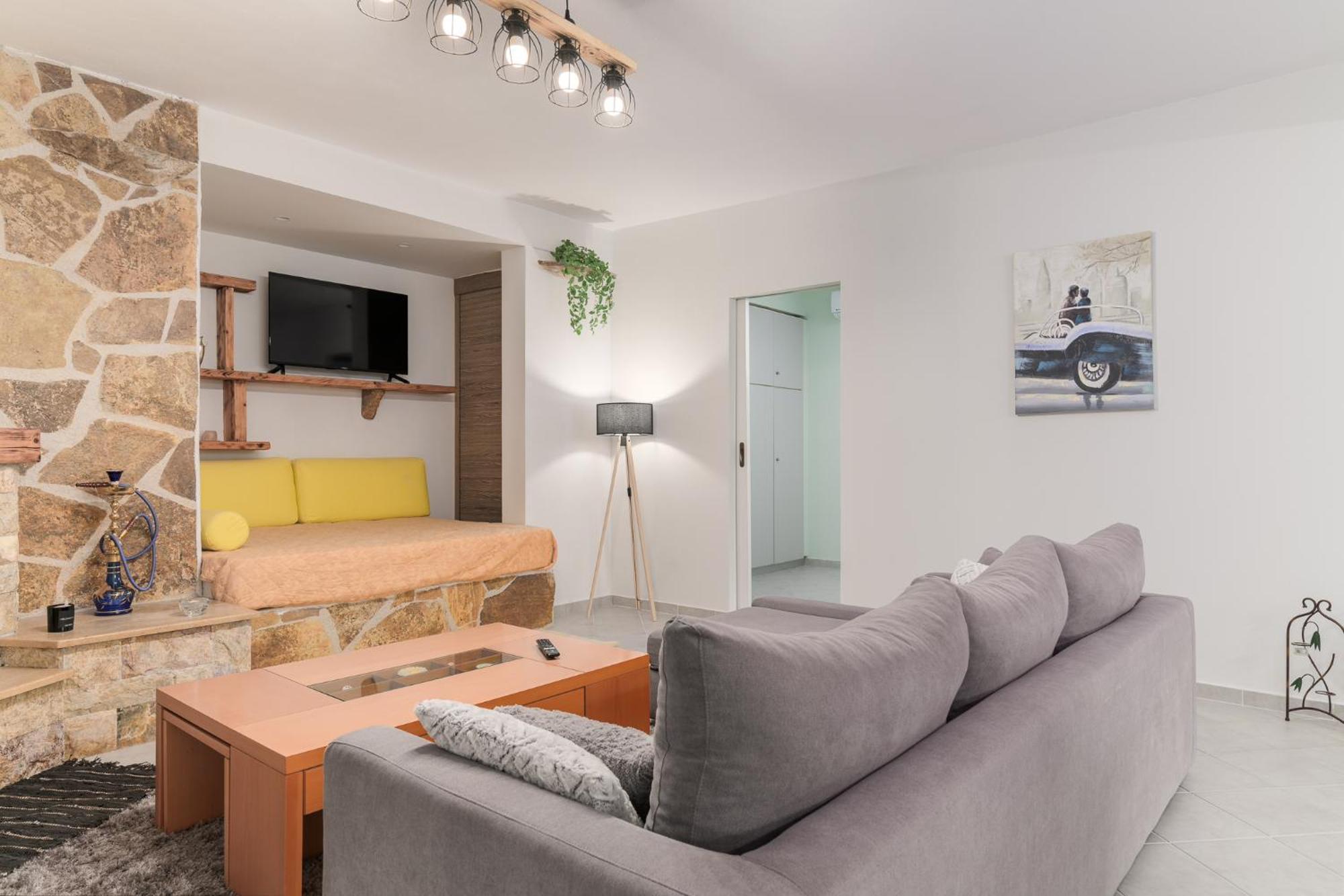 Domelia'S Luxury Apartments Near Airport & Beach Артемида Екстериор снимка