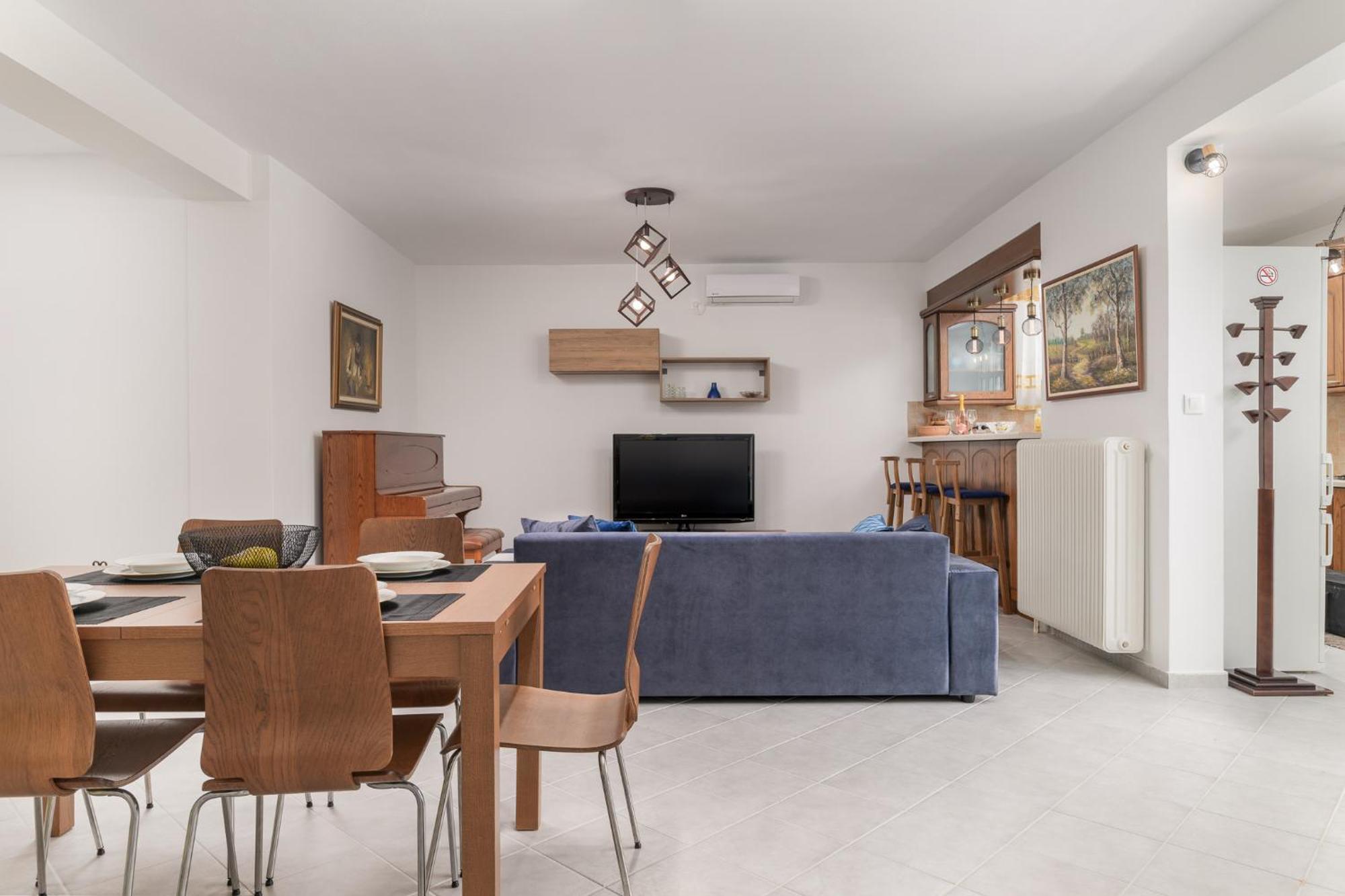 Domelia'S Luxury Apartments Near Airport & Beach Артемида Екстериор снимка