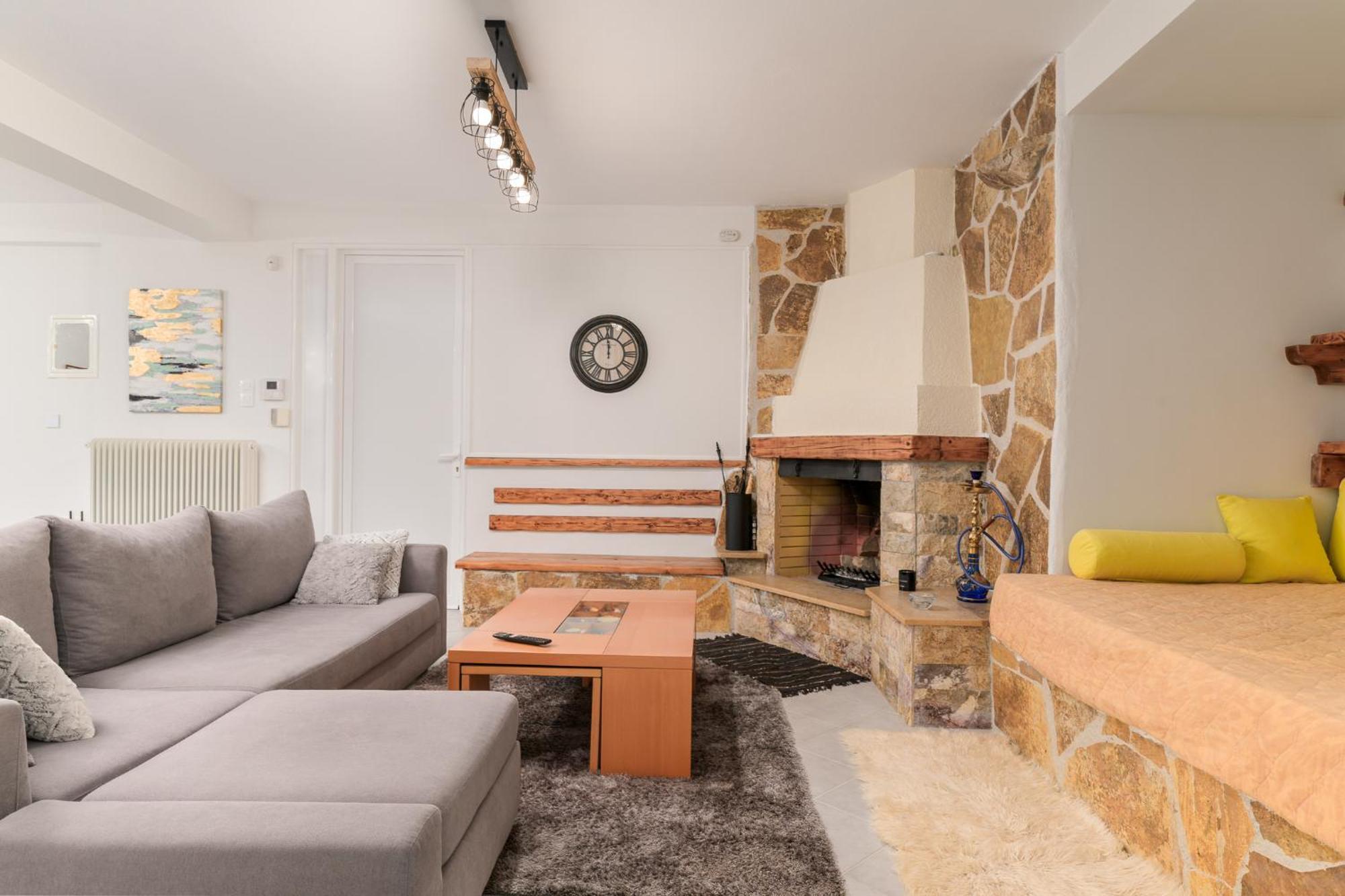 Domelia'S Luxury Apartments Near Airport & Beach Артемида Екстериор снимка