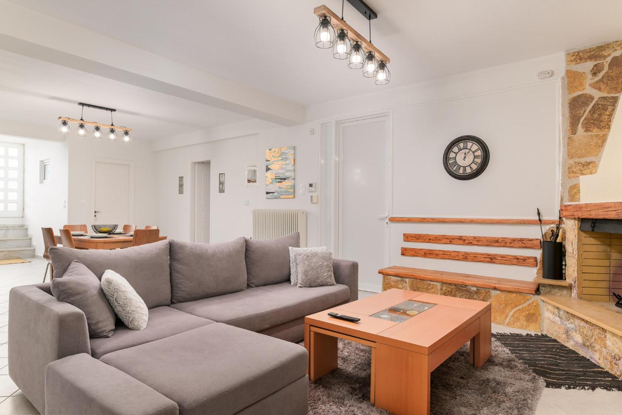 Domelia'S Luxury Apartments Near Airport & Beach Артемида Екстериор снимка